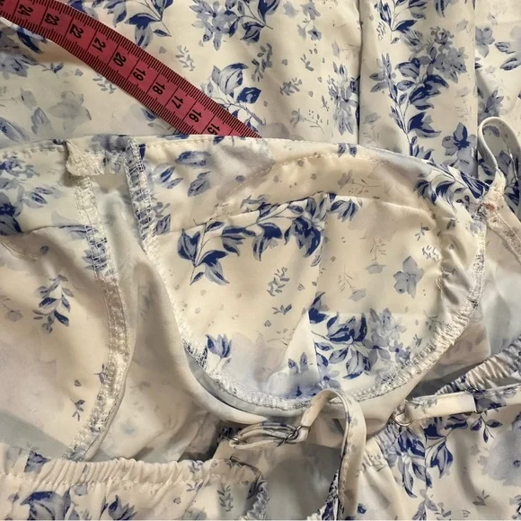 Stunning floral dress 🪻💫 - Picture 3 of 7